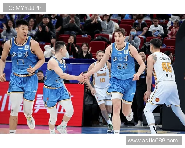 克利夫兰骑士挑战强敌 全力以赴争夺季后赛席位 展现球队实力与未来潜力